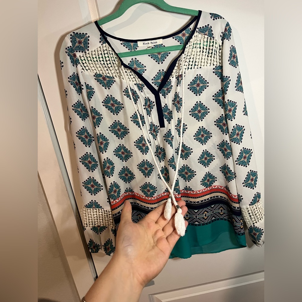 Black Rainn Cold Shoulder Multicolored Bell Sleeve Tunic with Tassels Size Med - Picture 3 of 16